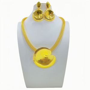 Juego de Collar y Aretes de Oro de Lujo, Diseño Floral Metálico Hecho a Mano, Exquisito Relieve, Regalo de Boda, Año Nuevo Chino - Product Image 2