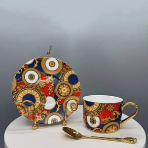 Juego de tazas de café y té de porcelana fina con diseño barroco y una exquisita caja de regalo. Borde dorado para realzar su lujo y elegancia. - Product Image 2