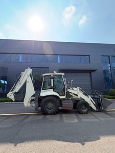 Chargeuse-pelleteuse multifonctionnelle 8 tonnes, capacité de la benne 1,5 m³, pour projets de construction, agriculture et exploitation agricole - Product Image 5