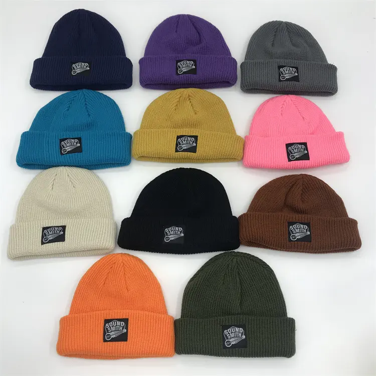 Vente en gros de bonnets d'hiver tricotés de haute qualité avec conception d'étiquettes personnalisées Chapeau d'hiver jacquard personnalisation