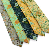 Corbata de Algodón Gris Claro con Diseño Floral de Zinnia para Aniversario, Corbata de Regalo con Logotipo Personalizado