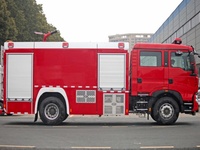 Camion de pompiers Sinotruk 4x2 économique avec réservoir résistant à la corrosion pour climat tropical