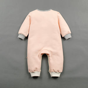 Fournisseur chinois de vêtements pour enfants, vente en gros de vêtements d'hiver pour bébés, combinaison chaude et mignonne avec modèle - Product Image 4