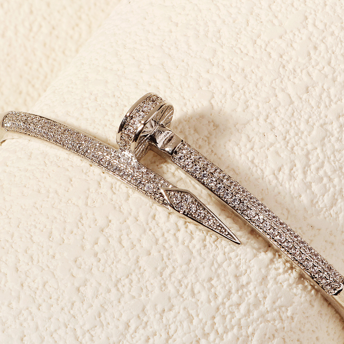 【GIVENCHY】4G スワロフスキー クリスタル 装飾 リング Givenchy Bracelet - Elegant Gold and Silver CZ Crystal