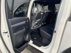 2024年二手丰田 Hilux <span class=keywords><strong>GR</strong></span> Sport 双驾驶室皮卡车 - Product Image 5