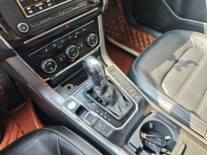 Volkswagen 1.8T Usata del 2017, Motore Turbo EA888, Auto Spaziosa per Famiglia e Lavoro, Stabile ed Efficiente nei Consumi - Product Image 5