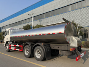 Camión Cisterna para Leche L3000 6x4 de 20000 Litros y 20 m³, Grado Alimenticio, Acero Inoxidable 304, Aislado, para Transporte de Productos Lácteos - Product Image 5