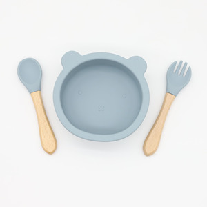 Ensemble de vaisselle d'apprentissage pour bébé : Bol à ventouse motif ours mignon, cuillère et fourchette à manche en bois, et ustensiles en silicone - Product Image 5