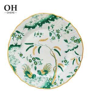 Vente en gros d'assiette verte Ouhe Service de vaisselle en porcelaine osseuse à motif coq et floral avec assiette à bordure dorée pour mariage sur le thème vert - Product Image 3