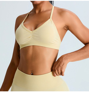 Soutien-gorge de sport côtelé pour femme, à décolleté en V froncé à l'avant, avec rembourrage amovible, fines bretelles spaghetti, pour activités à faible impact, yoga, gym, entraînement, vêtements de sport - Product Image 1