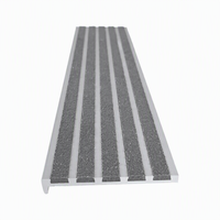 Profilé de marche d'escalier en aluminium commercial moderne, toutes longueurs, pour extérieur, avec finition abrasive de sécurité