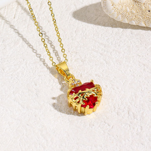 Collana a forma di cuore con <span class=keywords><strong>spine</strong></span> placcata in oro a base di rame con zircone rosso, delicato ciondolo da donna - Product Image 3