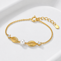 Bracelet pour femme en argent sterling 925 plaqué or, design feuille de zircon et perle, pierres latérales transparentes - Accessoire de mode, cadeau en gros