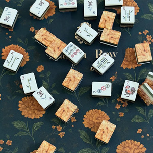 Tapete Plegable Portátil para Mahjong de 33.5x33.5 Pulgadas |   <span class=keywords><strong>Base</strong></span> de Goma Antideslizante Reductora de Ruido |   Diseño Floral Azul Marino para Cartas de Mahjong - Product Image 5