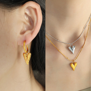 ชุดสร้อยคอและต่างหูรูปหัวใจ โลหะผสมสังกะสี ของขวัญสำหรับผู้หญิง เครื่องประดับ โซ่คล้องไหปลาร้า ดีไซน์ลายหัวใจ - Product Image 3