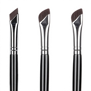 Juego de 3 Brochas de Maquillaje Kireida de Pelo Sintético para Delineador, Corrector y Cejas, Punta Fina, Angulares, Planas y Biseladas, con Mango de Madera - Product Image 3