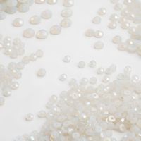Perles de strass à coudre en opale blanche nacrée de 6 mm avec trou central en résine époxy pour breloques papillon et fournitures de bijoux