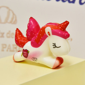 Juguete antiestrés de unicornio, suave y esponjoso, decoración de escritorio, regalo para niños y adultos - Product Image 3