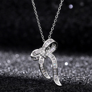 Collana girocollo con ciondolo a trapezio e fiocco per donna, gioielli minimalisti alla moda per tutti i giorni - Product Image 4
