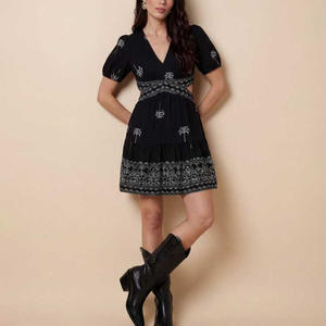 Vestido Mini Sexy Negro de Algodón de Alta Calidad Personalizado, Estilo Bohemio, Escote en V, Corte en A, con Espalda Descubierta y Cintura Recortada - Product Image 3