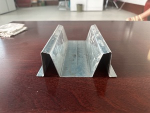 Offre Spéciale haute qualité acier métal M forme panneau solaire support pluie eau <span class=keywords><strong>gouttière</strong></span> tuyau de descente rouleau formant la Machine - Product Image 6