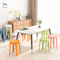 Chaise empilable en plastique en gros, banc haut, table ronde en plastique colorée, portable, salon, salle de classe, décoration