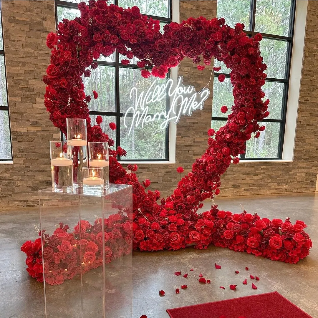 प्रस्ताव सगाई सजावट लाल गुलाब सेंटरपीस शादी की सजावट के लिए दिल के आकार के फूल आर्क, अनुकूलित करने के लिए विभिन्न प्रकार