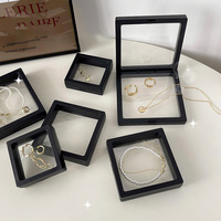 Logo personnalisé Transparent Support Libre En Plastique Flottant Cadre Membrane Pe Film Affichage Cadeau Boîte À Bijoux pour Badge Anneau Collier