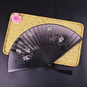 Éventail pliant personnalisé en tissu, bois, bambou ou papier, avec logo artistique, idéal pour les mariages et la promotion - Product Image 1