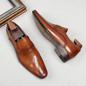 Nuevos Zapatos de Vestir de Cuero Genuino Impermeables, Ligeros, con Punta en Pico, Estilo Inglés, para Hombre, Talla Grande, con Grabado, para Otoño, Oficina, Carrera Profesional, Sin Cordones - Product Image 5