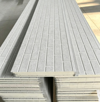 Panneaux Sandwichs Métalliques Sculptés Isothermes en Mousse PU Décoratifs de 16mm 20mm pour Murs Extérieurs de Conteneurs d'Entrepôts Industriels Préfabriqués