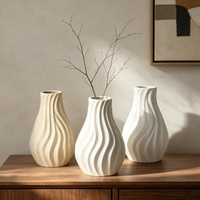 Vase à fleurs moderne rayé YBH de luxe pour la décoration de la maison européenne, en céramique et porcelaine, finition mate, durable et écologique, idéal pour Pâques