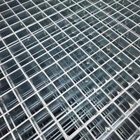 Grille en acier au carbone galvanisée, panneaux de grille soudés robustes pour plateformes industrielles, passerelles et couvertures de fossés
