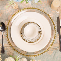 Assiette de table ronde décorative de 13 pouces en acrylique transparent perlé pour mariage et événements