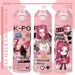 ขวดน้ำลายการ์ตูนน่ารักสไตล์ฮันตริกซ์ เกิร์ล เคป๊อป นักล่าปีศาจ  ขนาดใหญ่  ทำจากสแตนเลส เก็บอุณหภูมิได้ สำหรับเด็ก - Product Image 6