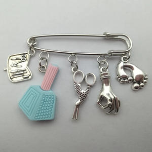 เข็มกลัดโลหะผสมลายเล็บแฟชั่น พร้อมที่ตัดเล็บ จี้รูปมือ สไตล์ลำลอง น่ารัก ลายชนเผ่า สำหรับสาวๆ เซ็กซี่ งานแต่งงาน งานปาร์ตี้ - Product Image 6