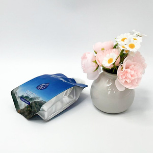 Bolsa de aluminio de 200 ml con logotipo personalizado, bolsa resellable y duradera con boquilla para agua mineral, vino y café - Product Image 3