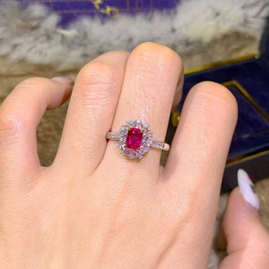 Bague de luxe en or 18 carats avec rubis rouge sang de pigeon de 1,02 carat et 36 pierres en forme de grappe de diamants, bijou précieux pour femme - Product Image 4