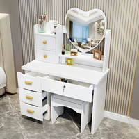Ensemble de coiffeuse assez bon marché Table de maquillage moderne avec vanité rose clair pour filles Nouveau design Table de chevet avec miroir en forme de cœur