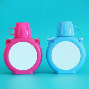 Botella de Agua Personalizada de Plástico para Sublimación al por Mayor con Logotipo y Banda para la Escuela - Product Image 1