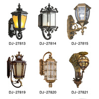 Lampe murale à énergie solaire rétro personnalisée de style européen pour l'extérieur à LED Petite lampe murale étanche en aluminium Ce Garden 80 IP65