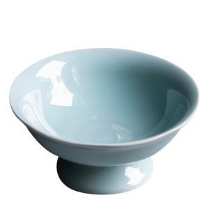 Plateau à fruits sur pieds en porcelaine bleue et blanche, style rétro, pour servir des desserts lors de fêtes ou dans le salon. - Product Image 5