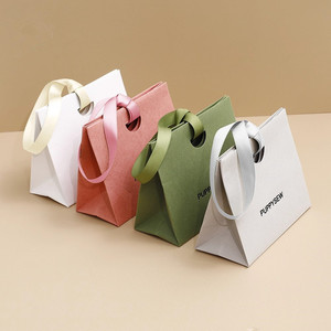 <span class=keywords><strong>Bolsas</strong></span> <span class=keywords><strong>de</strong></span> <span class=keywords><strong>Papel</strong></span> Reciclado Ecológicas Clásicas con Logotipo Personalizado <span class=keywords><strong>al</strong></span> por <span class=keywords><strong>Mayor</strong></span>, <span class=keywords><strong>Bolsas</strong></span> <span class=keywords><strong>de</strong></span> Compras para Tiendas <span class=keywords><strong>de</strong></span> Ropa, <span class=keywords><strong>Bolsas</strong></span> <span class=keywords><strong>de</strong></span> Regalo para Joyería con Cintas - Product Image 2