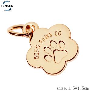 Diseño de flor personalizado Color dorado grabado nombre de la mascota etiquetas de identificación impermeable encantos de Metal para Collar de perro - Product Image 2