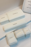 Lot de 100 boîtes à bijoux en cuir PU FANDIJI pour bagues, colliers et bracelets, avec personnalisation de logo disponible et gravure de caractères métalliques