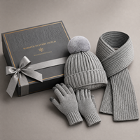 Conjunto de 3 Piezas de Gorro, Bufanda y Guantes de Punto para Invierno, Gorro de Punto Acanalado con Pompón de Piel Sintética, Guantes Táctiles, Accesorios Cálidos, Venta al Por Mayor OEM