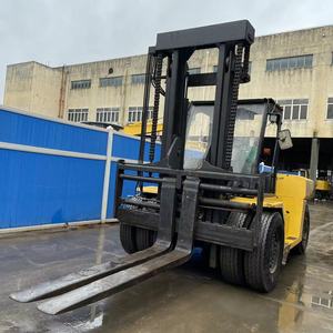Chariot élévateur d'occasion Komatsu 20 tonnes FD200 d'origine japonaise avec déplaceur latéral, hauteur de levage 3000 mm, fourches longues, en stock - Product Image 2