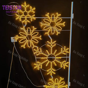 Grand motif lumineux de Noël pour poteaux de rue, pour créer une forte ambiance festive le long des routes extérieures - Product Image 5