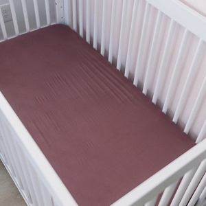 Juego de Fundas de Cuna de Bambú Orgánico para Bebé, Color Sólido Personalizado, Juego de Ropa de Cama Infantil de 4 Piezas, Sábanas de Cuna de Bambú al por Mayor - Product Image 1