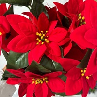 Panier suspendu de poinsettias artificiels, fausses fleurs rouges de Noël pour la véranda, le patio, la décoration extérieure de Noël
